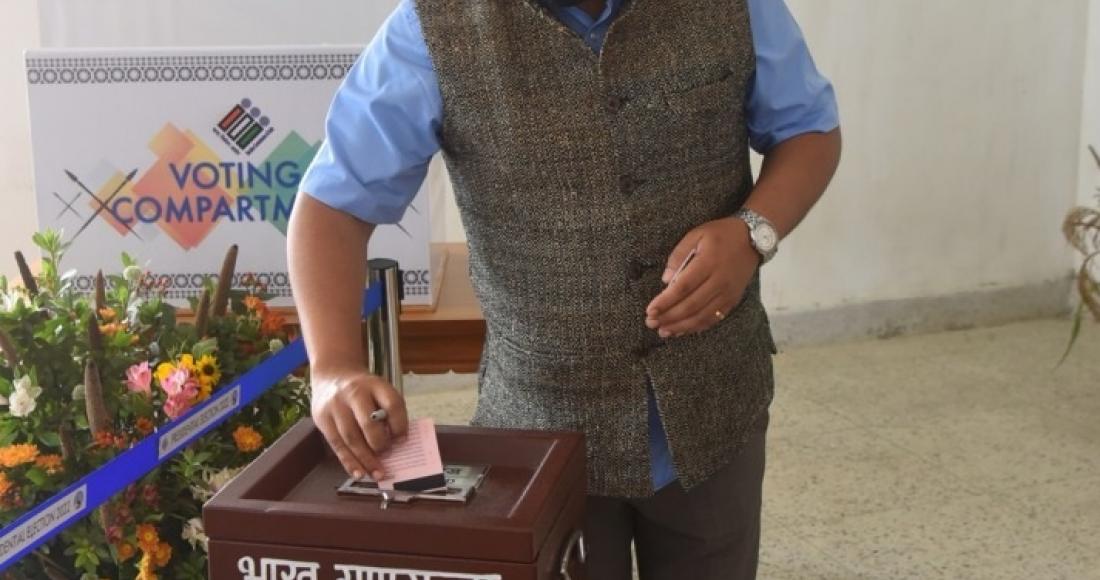 Speaker NLA casting his vote during the Presidential Election