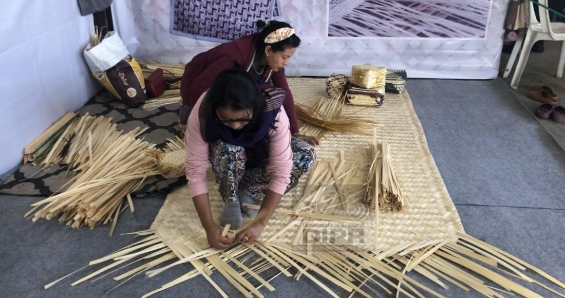 Live demonstration of Bamboo Sliver and Mat Making