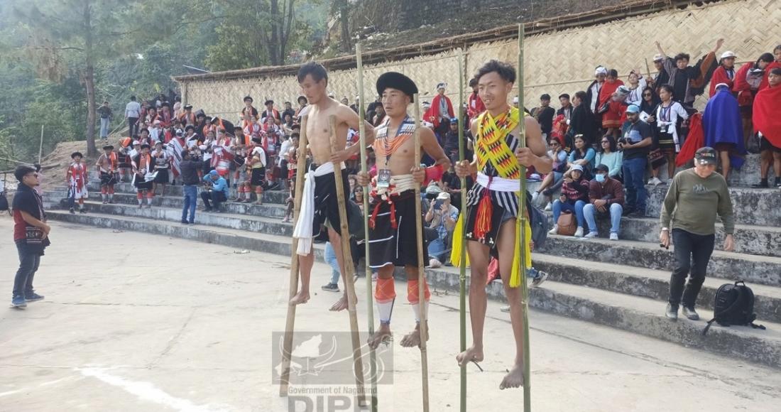 NGORAYI LOHE WALKS FASTEST ON STILT BAMBOO