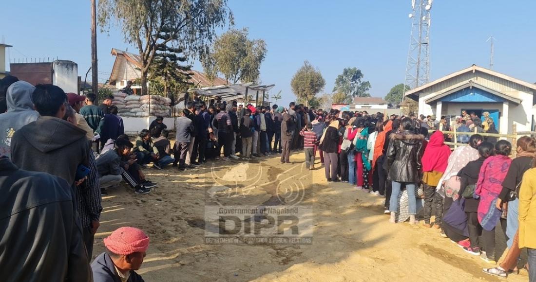 People of Shamator stands in queue to cast their votes