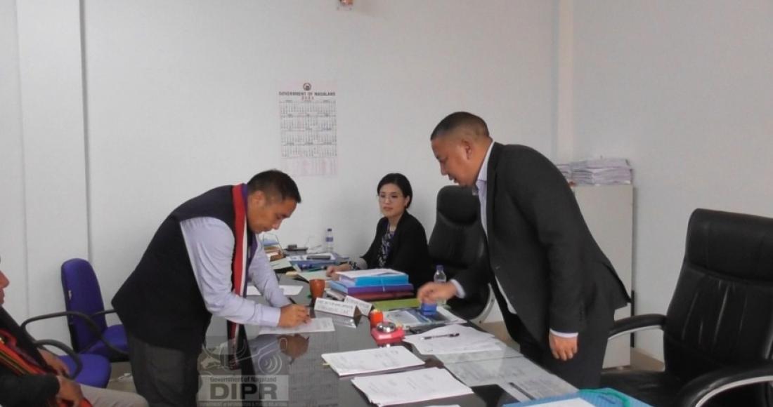 Vikato Aye filing his nomination at Chumoukedima