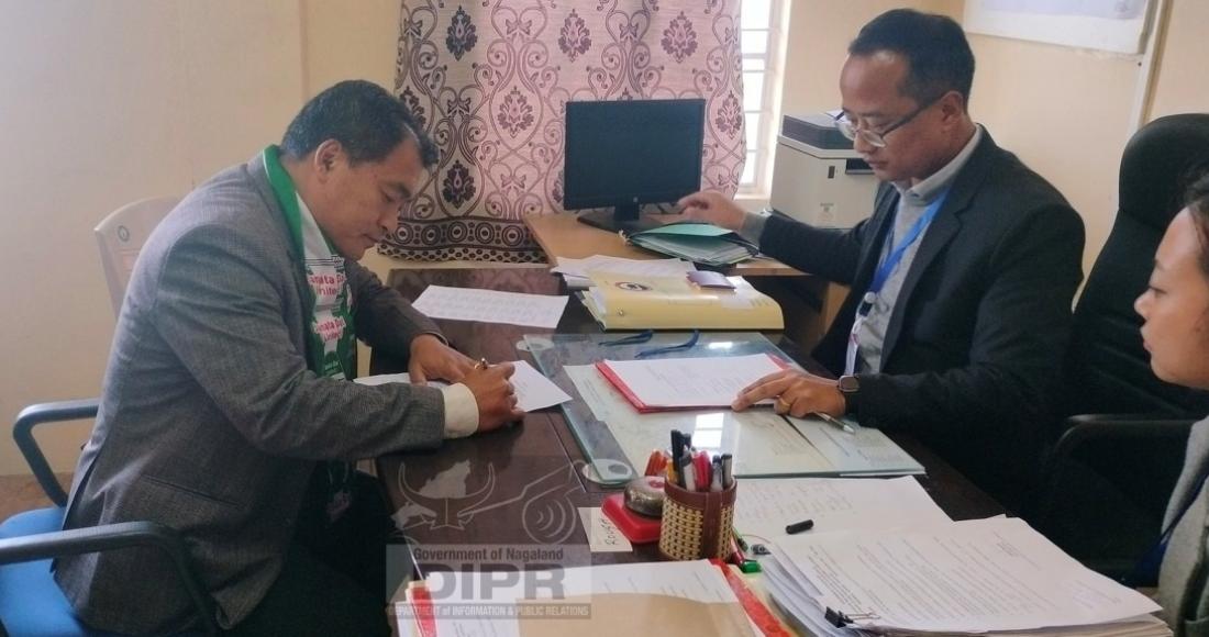 Vipopal Kintso filing his nomination at Jakhama