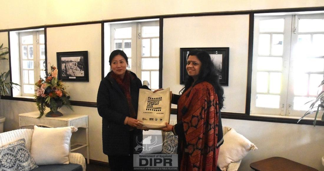 IPR DIRECTOR PRESENTS NAGALAND CINEFEST 2025 MEMORABILIA TO AKASHVANI DIRECTOR GENERAL